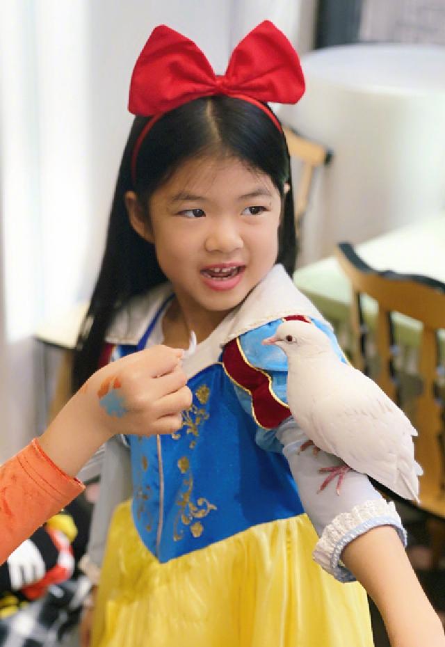 天蝎女孩性格特点：揭秘她们的神秘魅力