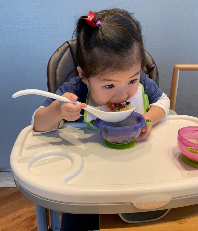 标题：叫李什么好听名字女孩？专业取名大师为您揭秘