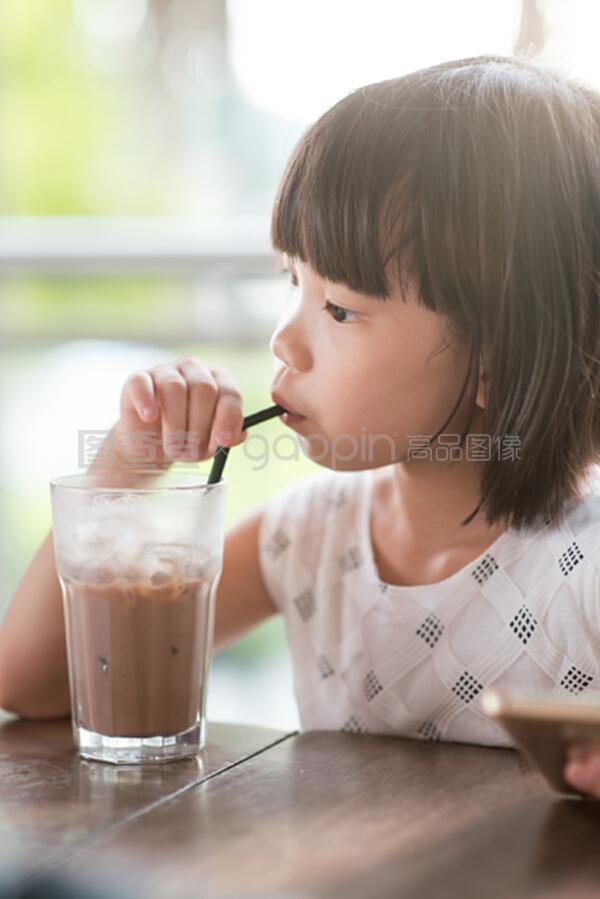 标题：好听成熟有女人味的网名推荐：打造独特个性标识