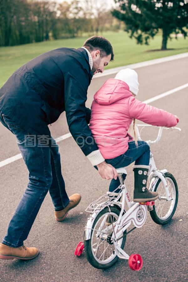 标题:女孩姓名姓王:专业取名大师为您提供独特而优雅的名字 标题:女孩姓名姓王:专业取名大师为您提供独特而优雅的名字
