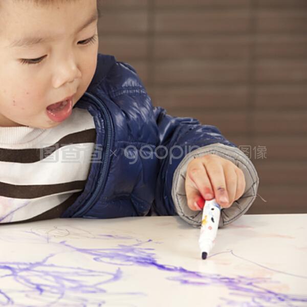 男孩姓李有气质名字：独特韵味，彰显个性